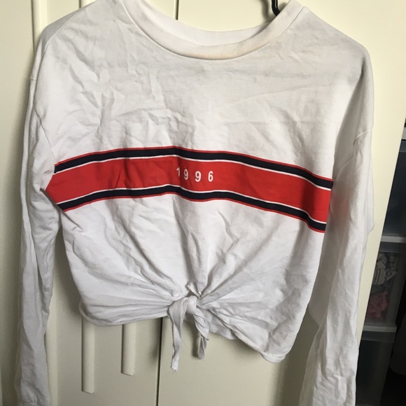 Tops - White cropped long sleeve top with tie